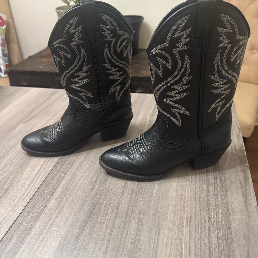 Black Western Cowboy Boots  - Stylish Embroidered Leather